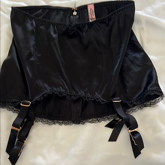 Black Satin Suspender with Lace Trim - Picture 1 of 3